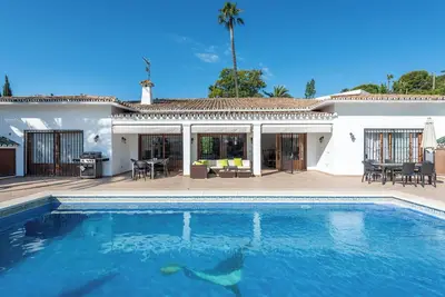 Grande villa, piscine privée/chauffée, à quelques pas de Puerto Banús