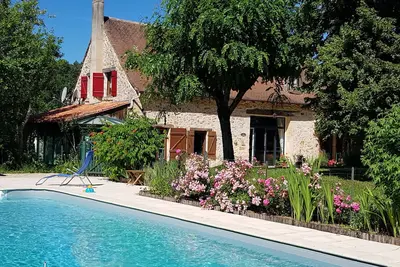 Image de Charme, calme, intimité. Un grand gîte ***pour 9 personnes, avec piscine privée