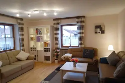 Image de Grand appartement-propre entrée-petite cour jardin