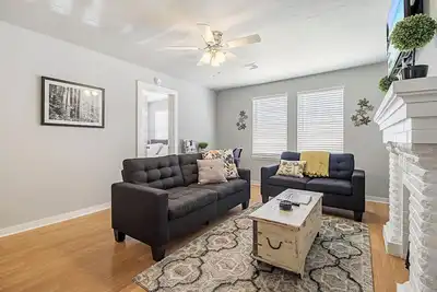 Image de Qualité et valeur 2 chambres 1 salle de bain dans le centre-ville central Okc