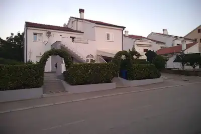 Image de Appartement de deux chambres avec la terrasse et la vue sur le mer Njivice, Krk (A-14932-a)