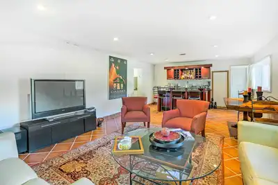 Image de Contemporain Cincinnati Apt w \/ WiFi minutes à Kenwood