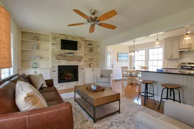 Image de Pawcatuck Riverfront Home w \/ Yard - Mins to Beach!