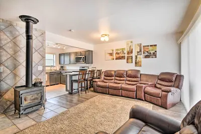 Image de Grand Lake Townhome - 5 minutes de Highland Marina!