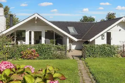 Image de Maison de vacances pour 8 a Hejls-By Traum