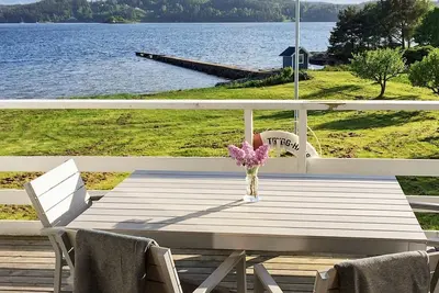 Image de Maison de vacances pour 8 a Ljungskile-By Traum