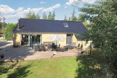 Image de Maison de vacances pour 10 a Væggerløse-By Traum