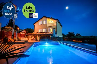 Image de appartements Juros Sveti Vid avec piscine
