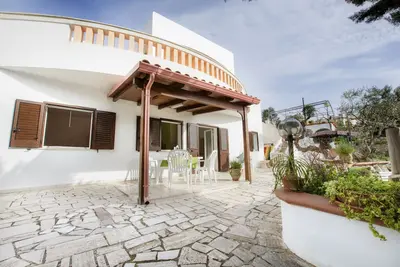 Image de Cottage confortable avec grand jardin à deux pas des plages du Salento