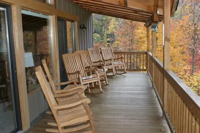 Image de Buck Horn Lodge, privé, 3800 'avec vue sur Maggie Valley, Grill!