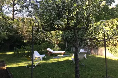 Image de maison au calme avec jardin proche centre ville et du lac Léman