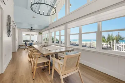 Image de Belle maison familiale, beaucoup d'espace, directement sur la plage, grand barbecue, bain à remous!