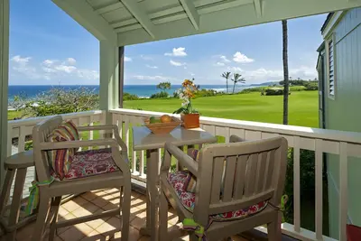 Image de Kamahana 24: Spacieux coin à l'étage avec vue magnifique sur l'océan et le parcours de golf.