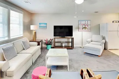 Image de Réglage de la latitude B: 3 Br / 1 Ba condo à Tybee Island, 8 personnes