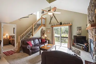 Image de Magnifique condo de ski en pin rouge aux Canyons