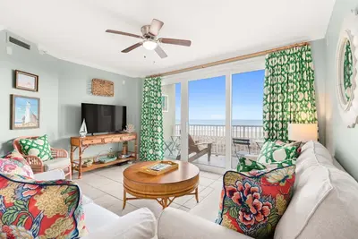 Image de Condo en bord de mer rénové avec 2 balcons, de belles vues, piscines communautaires, Animaux acceptés