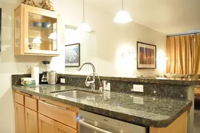 Image de Luxe Ski-In Ski-Out! 3 Chambre Juniper Springs Lodge # 203