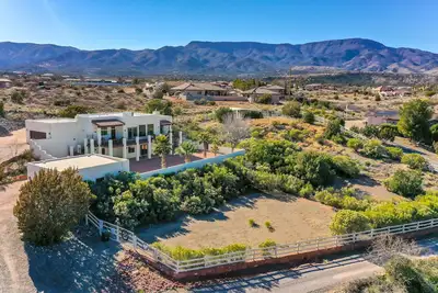 Image de 7j Ranch: Vues de Red Rock, piscine et spa