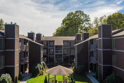 Image de Bear Pause - 2br 2 ba Condo - À pied du centre-ville Blowing Rock - Deux Master Suites