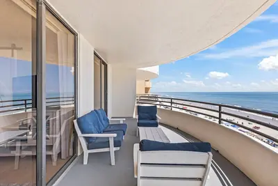 Image de Superbe front de mer direct, 2b / 2ba condo avec balcon expansive et de superbes vues