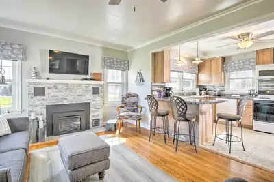 Image de Maison moderne de Sturgeon Bay près du parc d'État de Potawatomi!