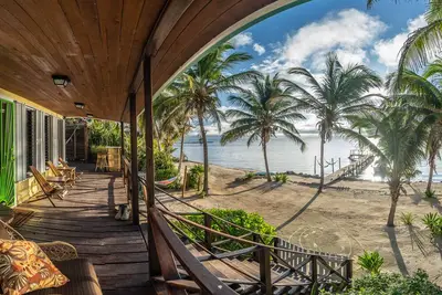 Image de Maison d'Iguane, Grand Océan Front, 3br \/ 3ba