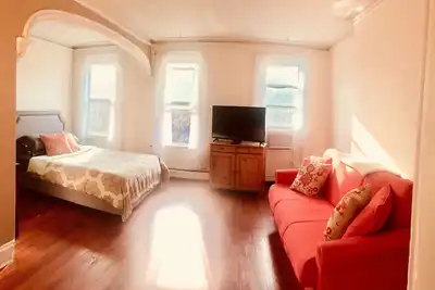 Image de Appartement ensoleillé et spacieux au rez-de-chaussée - Downtown Jersey City - JCretreat