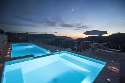 Ferme de charme dans les collines avec piscine privée, vue mer, panorama de rêve
