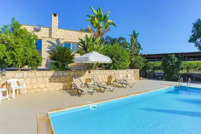 Image de Villa Georgios Rafaela: Isolé, piscine, Wifi, A \/ C, 10 couchages