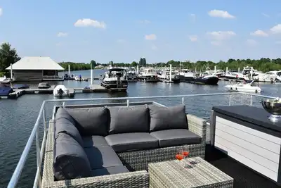 Image de Boatlodge flottant confortable (2 chambres, 4 personnes), Maastricht.