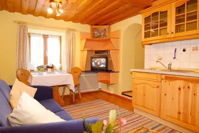 Image de Ferienwohnung \"Weintraube\" 40 qm bis 3 Personen, 1. Obergeschoss, 1 separater Schlafraum, Südbalkon.