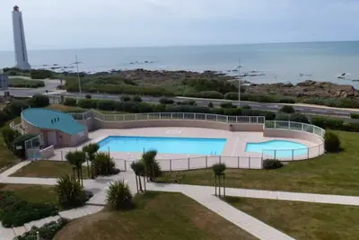 Image de Studio avec Piscine, Parking et Balcon aux Sables-d'Olonne