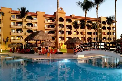 ** 5 étoiles - Oceanfront Coral Baja Condo avec une vue imprenable depuis le grand balcon **