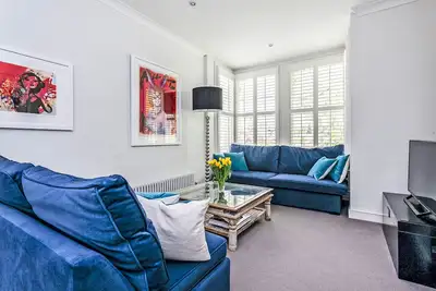 Image de Elegant Shepherds Bush Home by Kensington Olympia by UnderTheDoormat