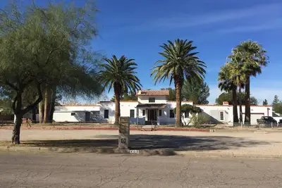 Image de Location de luxe incroyable dans une maison historique dans le centre de Tucson.