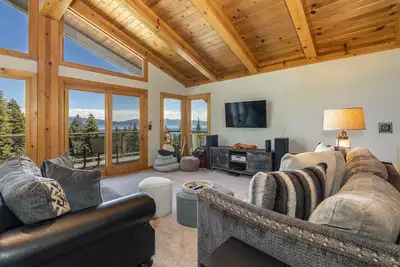 Image de Vue imprenable sur le lac Tahoe! Récemment rénové, idéal pour les familles, avec table de billard!