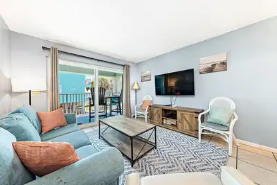 Image de ÉTÉ ÉPARGNE Ici! ! Golfe rénové avec piscine * 2br / 1ba *
