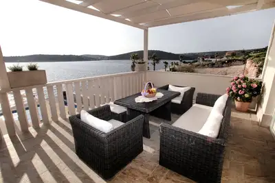 Image de Belle villa Anamarija en première ligne près de la mer, avec piscine privée et plage