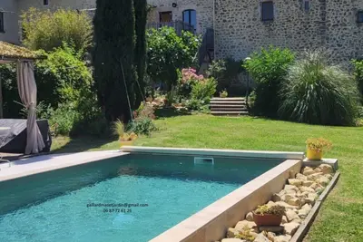 Image de Mas 18ème siècle classé 3 étoiles  - Piscine et Jardin
