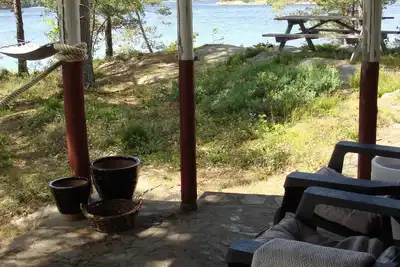 Image de Chalet au bord du lac, bateau privé et jetée
