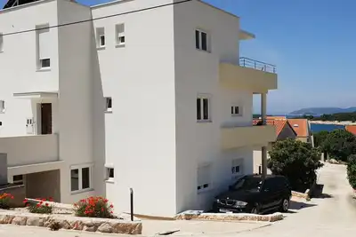 Image de Appartement de trois chambres avec la terrasse Bilo, Primosten (A-14601-e)