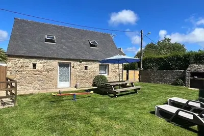 Image de 900m mer, piscine intérieure, jardin clos, chiens acceptés, balade en mer offert