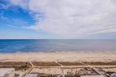 Image de Spacieux Oceanfront 1br amélioré avec grande tanière pour 6 jours d'enregistrement flexibles