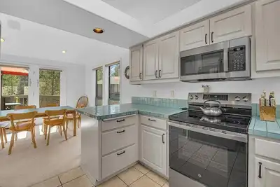 Image de 1 Shadow - Niché dans les bois, avec 3 suites principales.