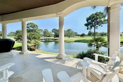 Image de Nouveau, 4 chambres, 4 salles de bain, comm. Piscine, Panier De Golf, Plage PRIVÉE. Sandestin. Villa Lago.