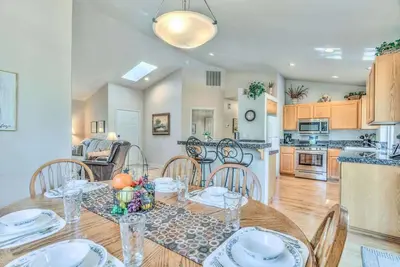 Image de 7 Ollalie Lane est une confortable maison de plain-pied située à proximité de North Store.