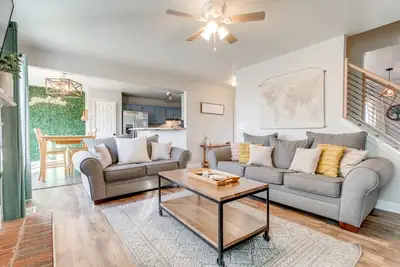 Image de Vacances 'N the Station: spacieuse, confortable, maison 3br.