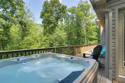 Image de Maison Massanutten mise Ă jour avec bain Ă remous et table de billard!