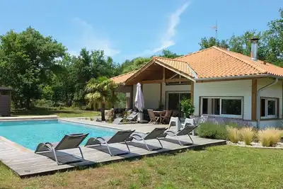 Image de Spacieuse villa, 5 chambres, piscine, golf et plage à pied\/vélo