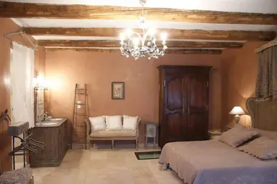 Image de Maison de caractère avec piscine intérieure et spa chauffé et privatif